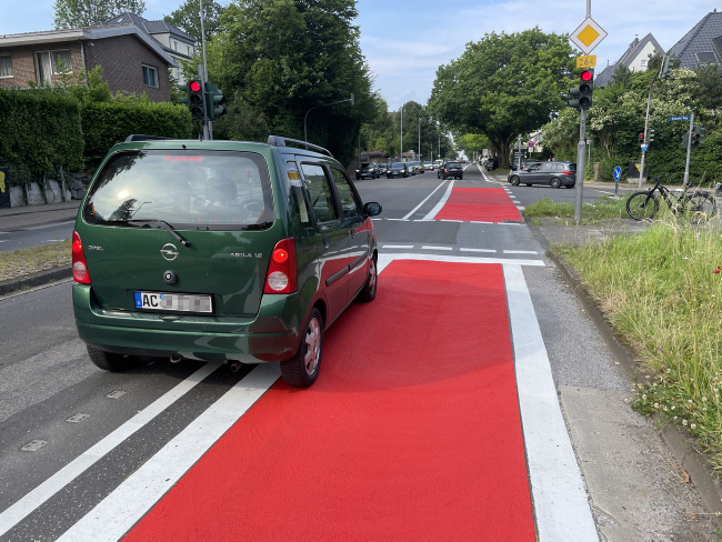 Luetticher Strasse - Fahrradspur
